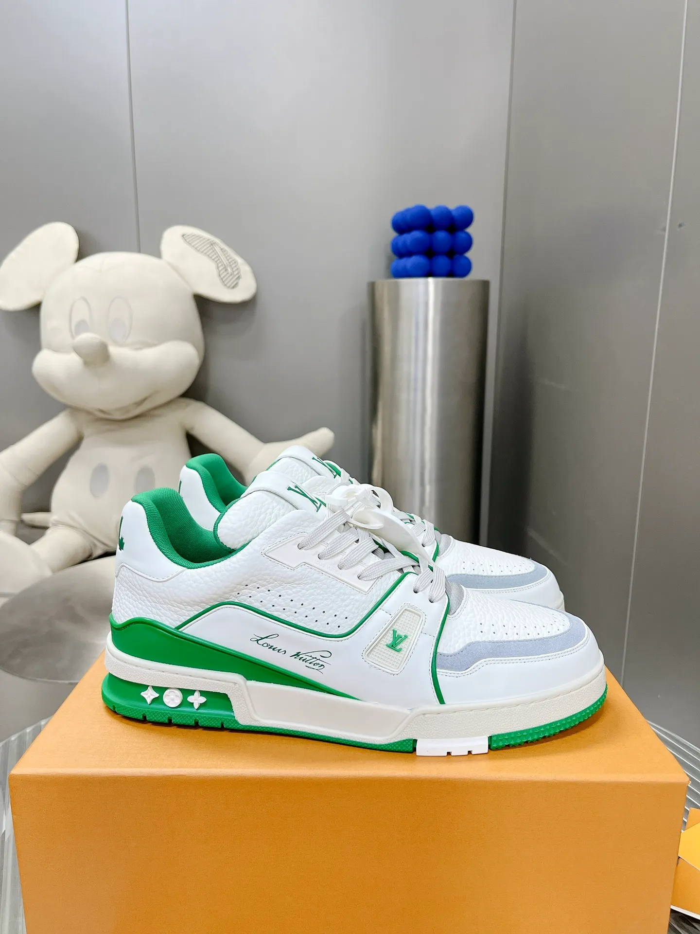 👟👟Ex-factory price 840👟👟The highest version on the Internet⚠️Feel free to compare! 2021🔥New model, purchase quality LV~Louis Vuitton by Virgin Abloh’s best-looking sneakers, Donkey Brand strongly recommends new products, official website limited edition retro basketball sneakers! Both high and low tops cost money to purchase 1:1 accurate replicas of the originals. The details are invincible, full of sincerity, imported custom-made original cowhide, the original package method is the same, the details are 100% restored, and the private model customized the original one-piece T👟👟factory price U outsole, which is different from other brands. Without the original version, this effect cannot be achieved! 35-45 (46 is custom-made and non-refundable) Some colors are available in women’s styles